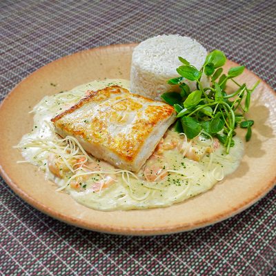 Pescado Al Ajo con Langostinos